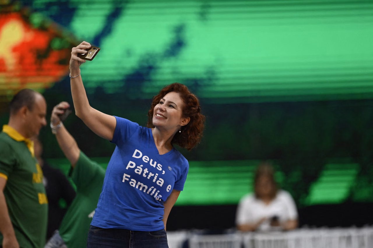 Moraes decreta perda de mandato de Zambelli