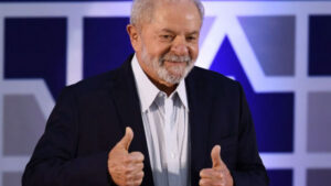 Lula brinca dizendo que seu salário de R$ 46 mil é pouco