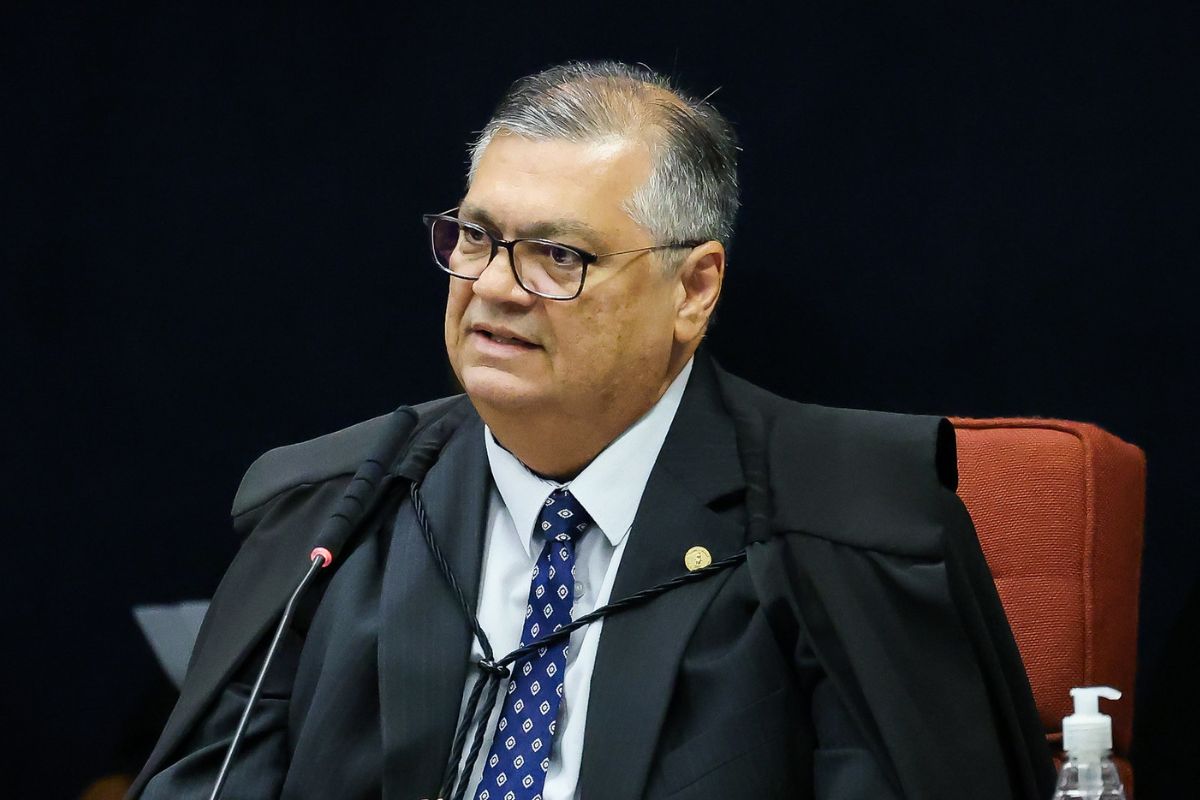 Flávio Dino seguiu Alexandre de Moraes e votou contra recurso de Jair Bolsonaro no STF. Julgamento segue até 14 de novembro