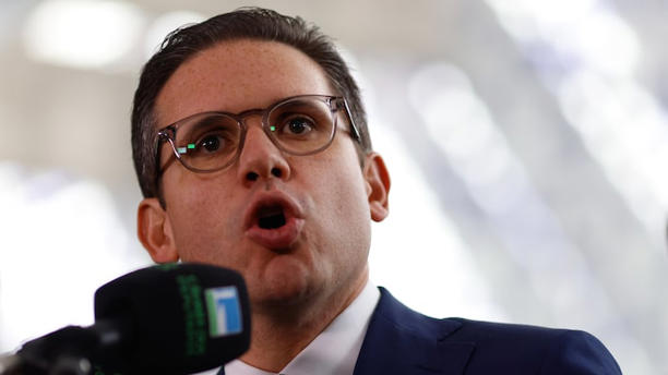 Em tom agressivo, Lula ataca o Congresso e desqualifica parlamentares da direita durante evento no Rio, enquanto tenta capitalizar programa específico para professores.