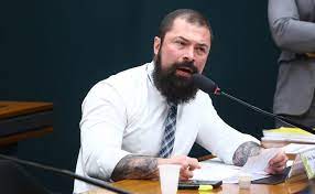 O deputado federal Paulo Bilynskyj (PL-SP) fez duras críticas aos projetos do governo federal voltados ao enfrentamento do crime organizado, afirmando que as propostas apresentadas até agora “não têm vocação real” para enfrentar o problema.