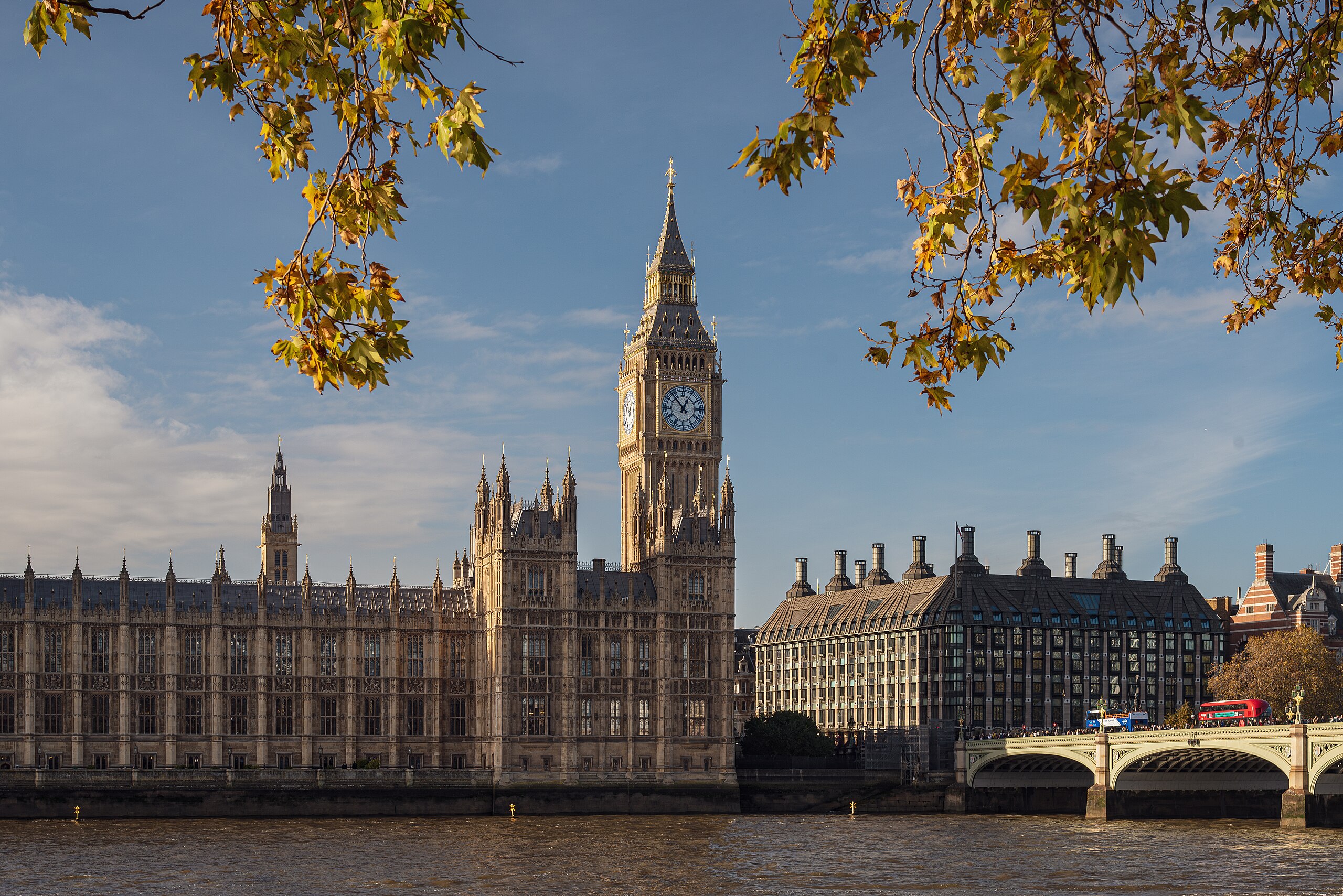 Palácio de Westminster, que abriga as casas legislativas do Reino unido. Foto: Julian Herzog.
