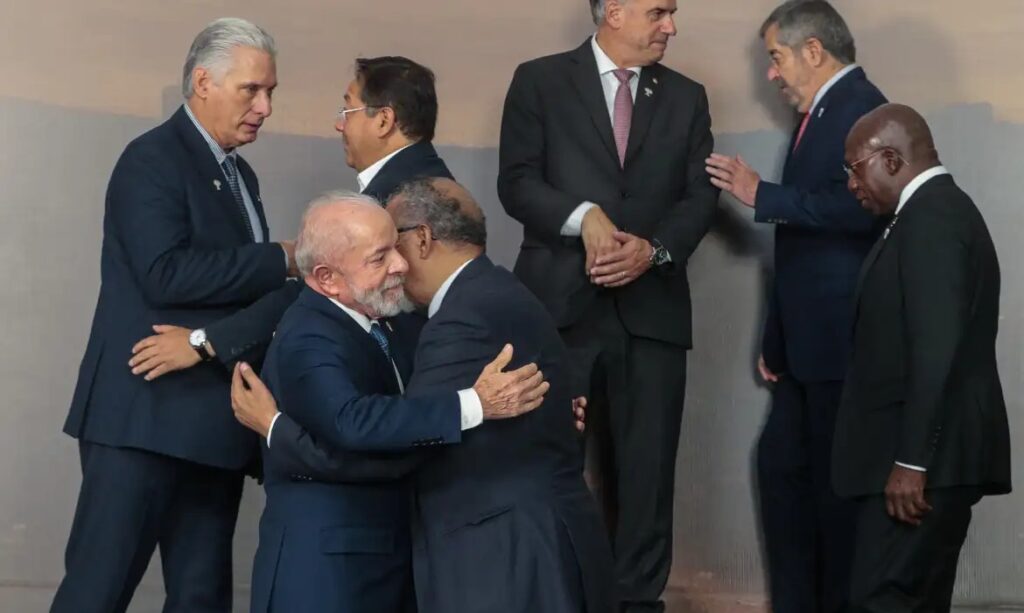 Desdolarização do Brics: Lula desafia EUA