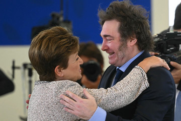 Diretora-geral do FMI, Kristalina Georgieva, com Milei