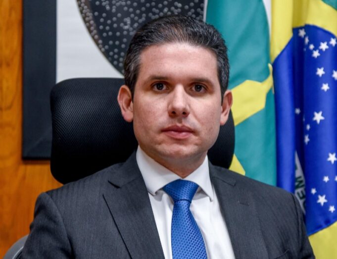 Motta diz que pode punir deputados que ocuparam mesa diretora