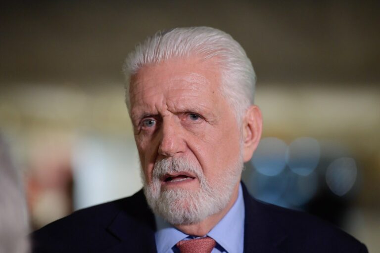 Jaques Wagner acusa articulação “por debaixo do pano” após derrota de Messias