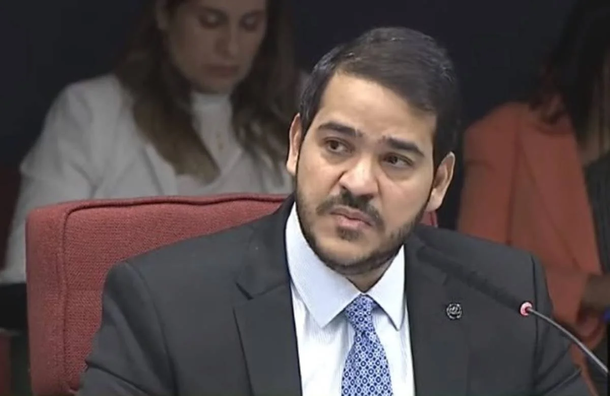 Jorge Messias é citado na CPMI do INSS como quem autorizou nomeação sob investigação; advogado-geral é cotado para vaga no STF.
