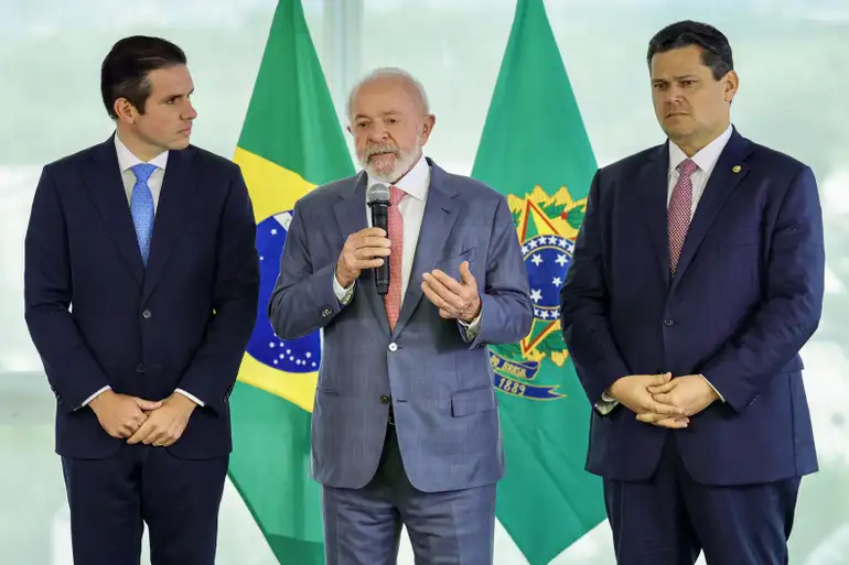 Lula, Motta e Alcolumbre. Governo Lula acelerou a entrega de emendas parlamentares. Foto: Reprodução.