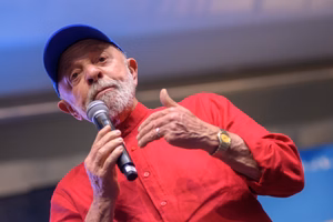 Lula brinca para Trump e sugere uso do Pix nos EUA