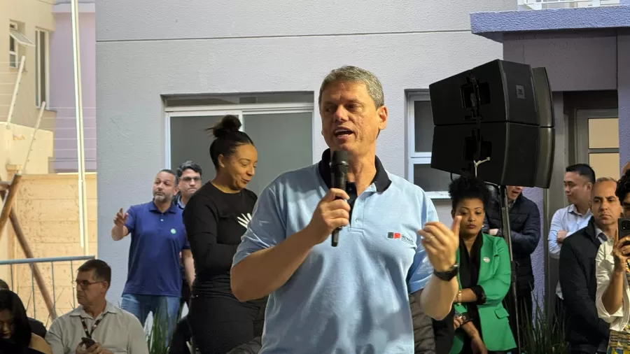 Embu das Artes exalta Tarcísio como líder nacional da direita
