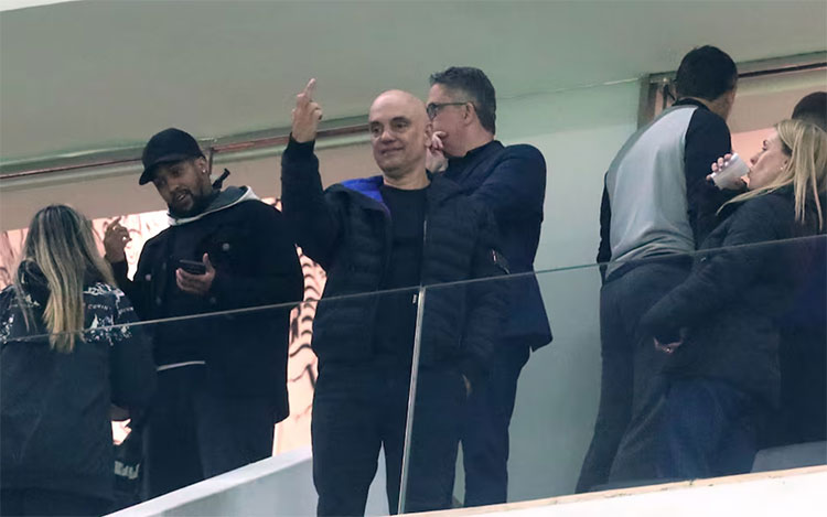 Fotográfo que flagou Alexandre de Moraes dando dedo é demitido do Estadão