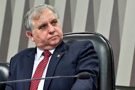 Senador Izalci Lucas (PL-DF) vai pedir que servidores da Receita e o secretário Robinson Barreirinhas prestem esclarecimentos no Senado sobre operação da PF que apura vazamento de dados do STF