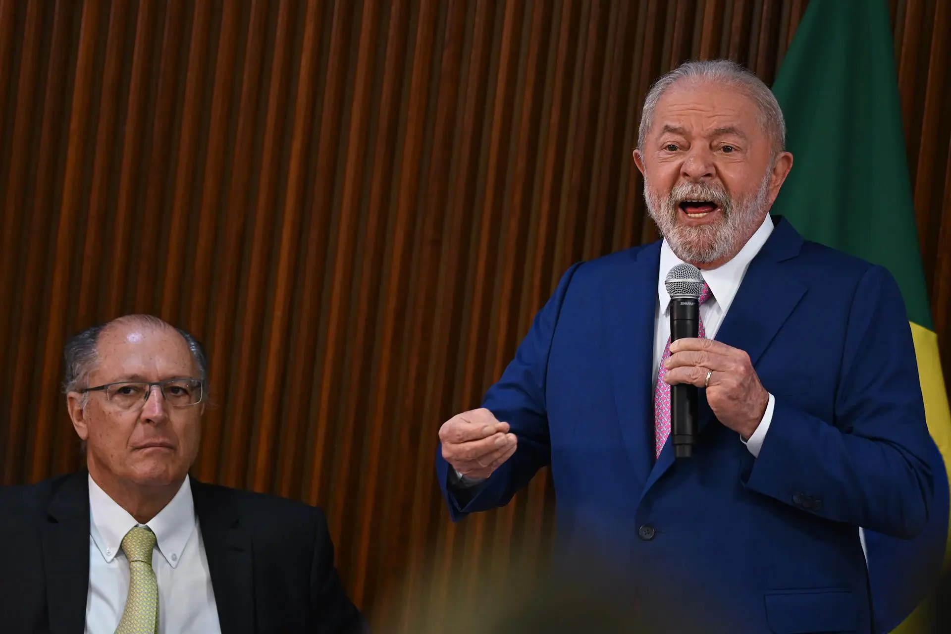 Trump coloca Lula contra a Parede: Tarifa de 50% sacode Economia