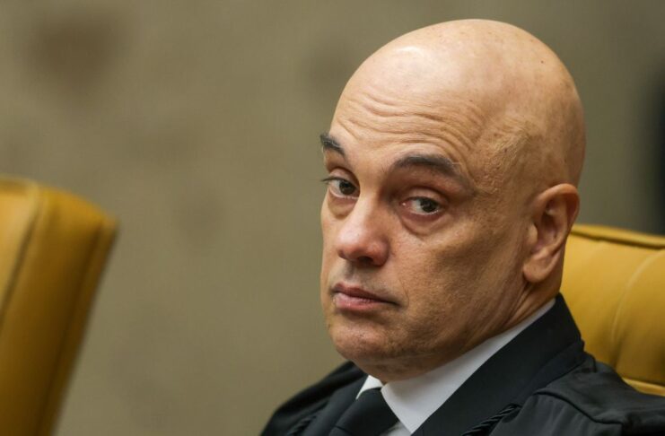 O recuo ocorre após o próprio réu ter enviado ao Supremo uma petição manuscrita na qual contesta a substituição de seus advogados pela Defensoria Pública da União (DPU)