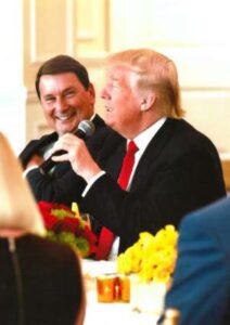 Brian Ballard, lobista contrato pelo CNI para tentar reverter tarifaço, e Trump. 