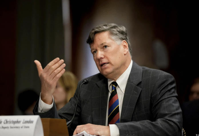 Christopher Landau, número 2 da diplomacia dos EUA, critica prisão de Jair Bolsonaro