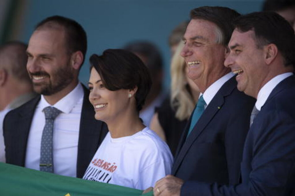 Moraes vai caçar um por um, até eliminar o clã Bolsonaro da política