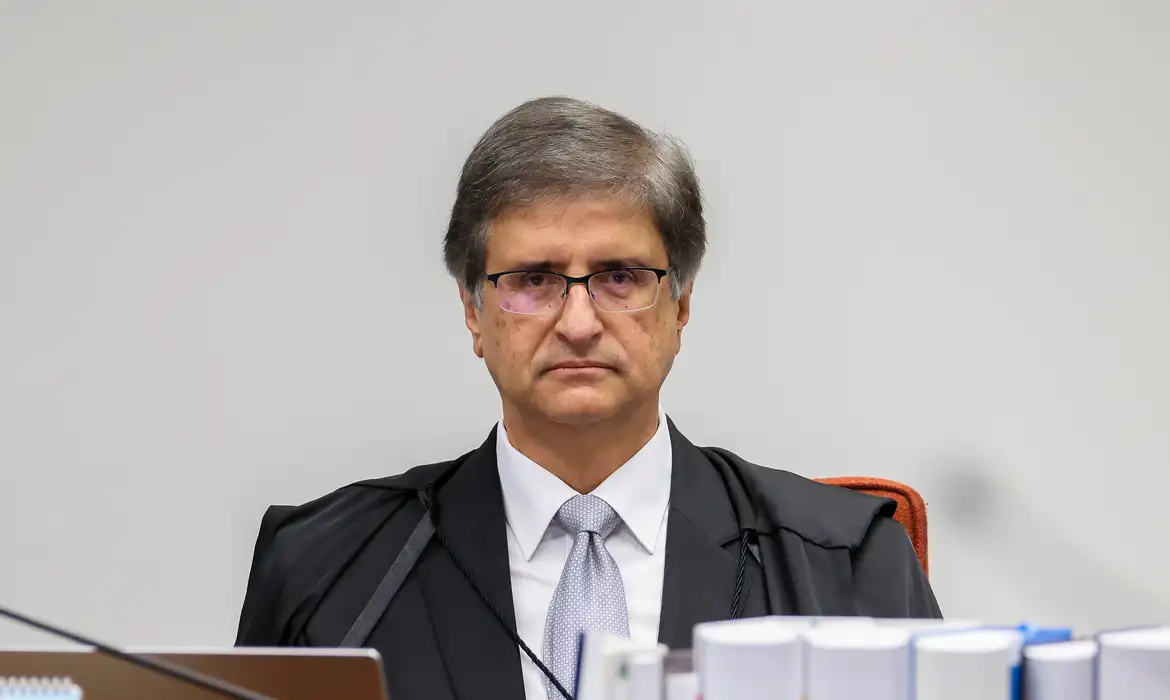 Gonet PGR afirma que mandato não é com trabalho remoto. Parecer enviado ao STF trata de Chiquinho Brazão, mas pode impactar Eduardo Bolsonaro