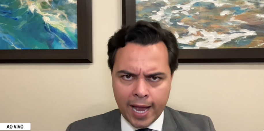Jeffrey Chiquini acusa Alexandre de Moraes de censura após ser destituído da defesa de Filipe Martins e critica “tirania” no STF.