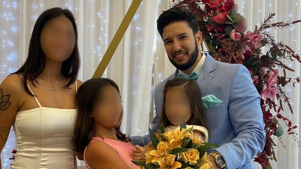 Lucas Brasileiro, preso levado algemado e sob escolta policial a velório da avó