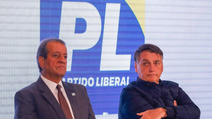 Valdemar da Costa Neto confirma que Jair Bolsonaro escolheu Flávio como candidato do PL à Presidência em 2026; movimento reorganiza tabuleiro da direita.