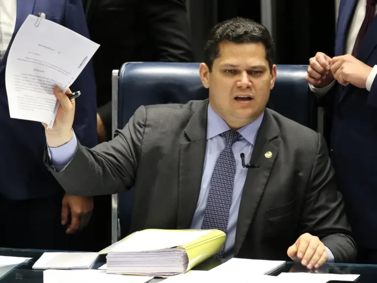 Alcolumbre prioriza CPI da Pedofilia e deixa caso Master em segundo plano