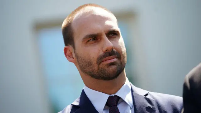 Lindbergh Farias (PT-RJ) recorre à Mesa Diretora da Câmara pedindo novo relator e anulação da decisão que manteve Marcelo Freitas no processo contra Eduardo Bolsonaro por quebra de decoro.