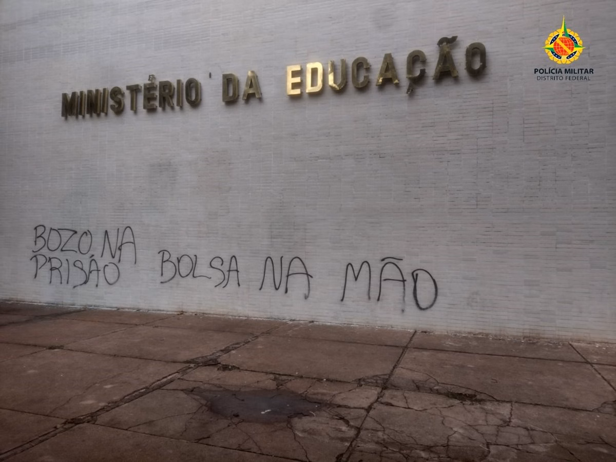 Erika Hilton mantém em gabinete alvo da PF por pichar ministério