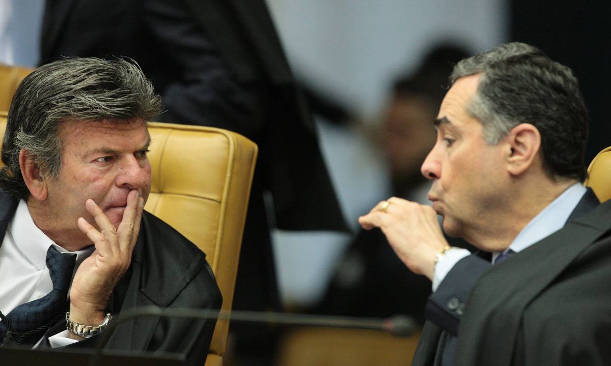 Barroso e Fux discutem em sessão do STF sobre troca de relatoria