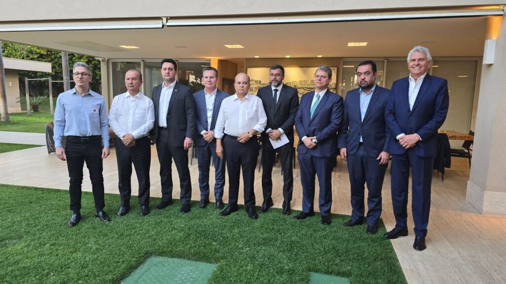 Claudio Castro conversa com governadores de direita
