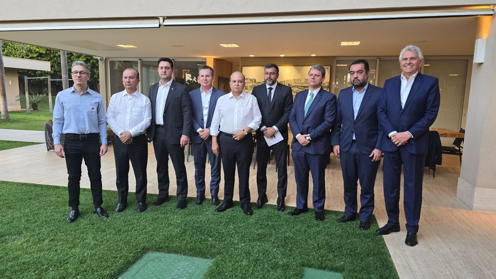 Claudio Castro conversa com governadores de direita