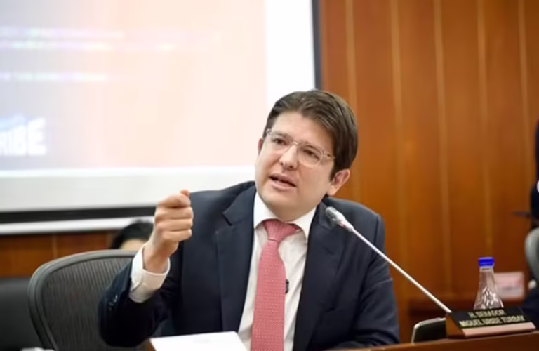 Urgente: Candidato à presidência da Colômbia morre após atentado