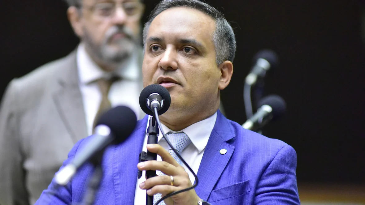 Alvo da PF, prefeito de São Bernardo é afastado e terá de usar tornozeleira