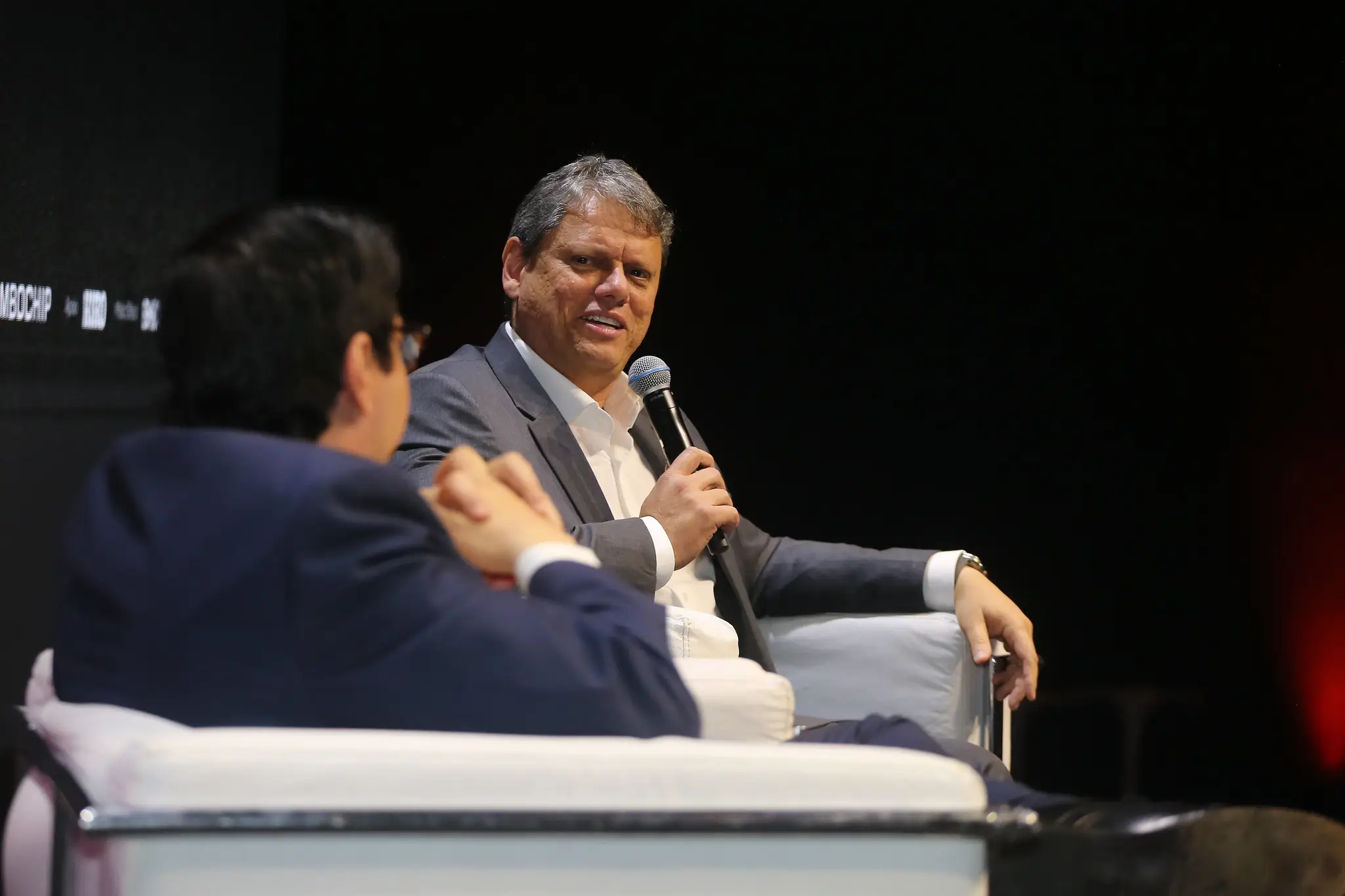 Tarcísio de Freitas chama PEC da Blindagem de “distorção” e diz que proposta motivou protestos; CCJ do Senado rejeita texto por unanimidade.