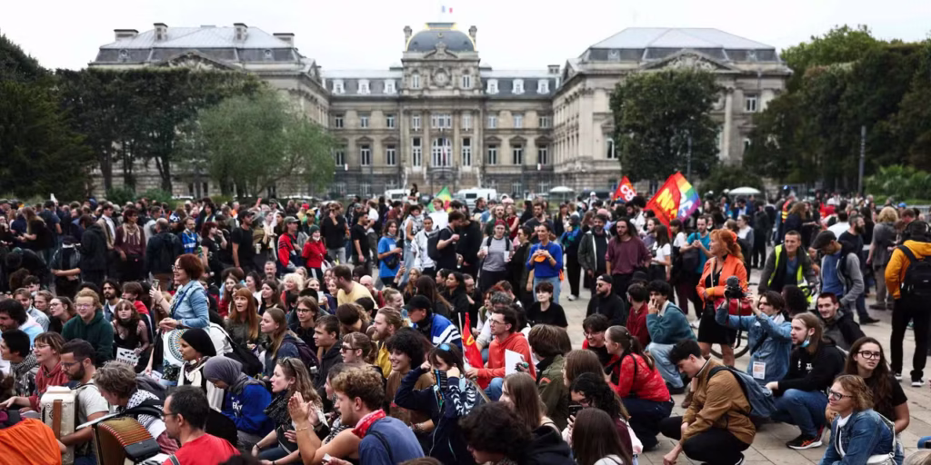 500 mil pessoas fazem greves que paralizam França