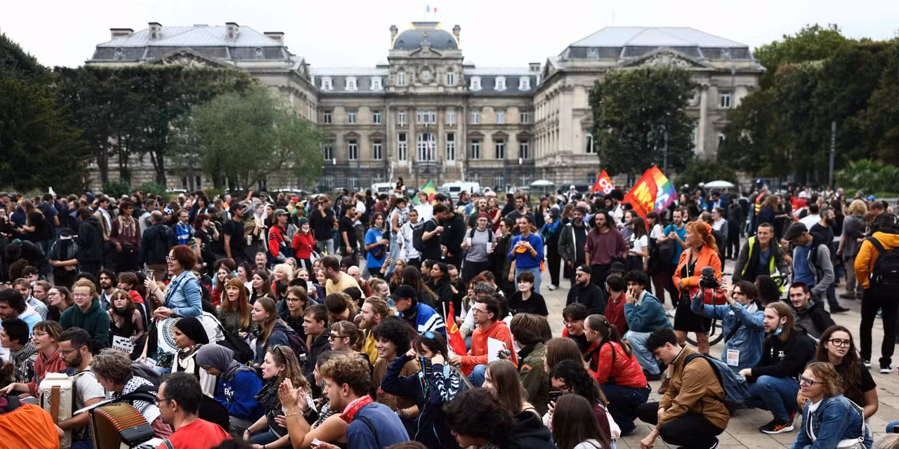 500 mil pessoas fazem greves que paralizam França