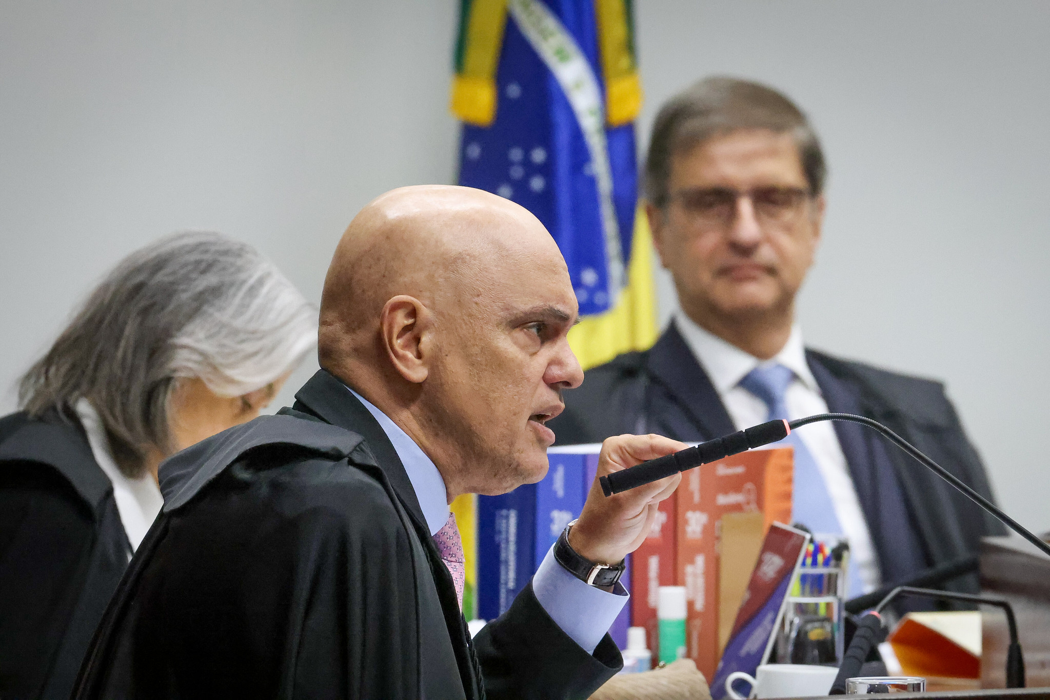 PGR não vê ilícito em contrato do Master com Viviane