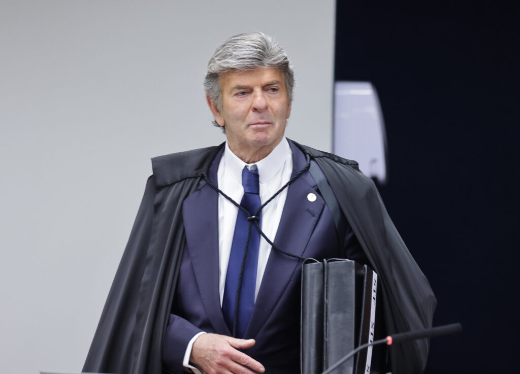 Fux compara ação penal contra Bolsonaro ao Mensalão, afirma que STF é incompetente para julgar e pede anulação de todos os atos