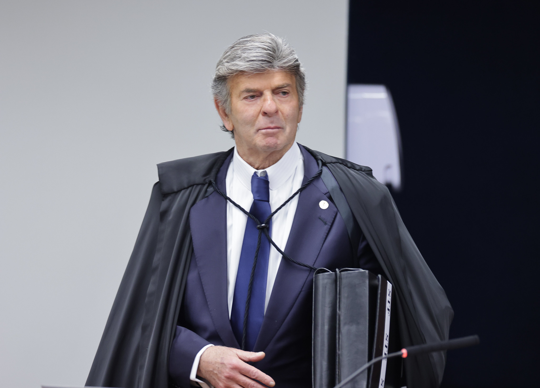 Fux compara ação penal contra Bolsonaro ao Mensalão, afirma que STF é incompetente para julgar e pede anulação de todos os atos