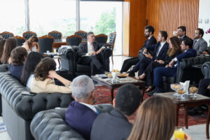 Ministro Barroso participa de café da manhã com jornalistas