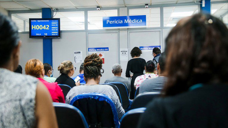 Fila em agência do INSS