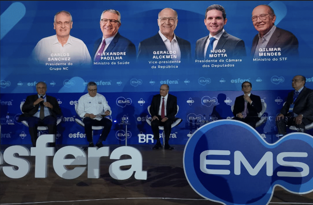 Alexandre Padilha participa de evento da EMS e depois faz propaganda de produtos da farmacêutica