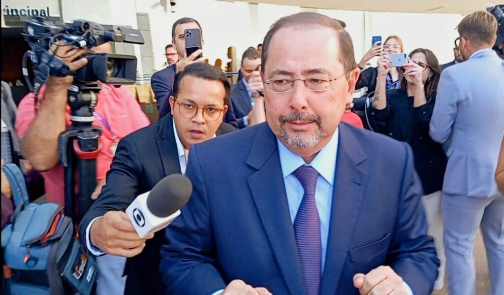 Celso Vilardi, advogado de Bolsonaro, reclama do uso das declarações de Mauro Cid na investigação da suposta tentativa de golpe