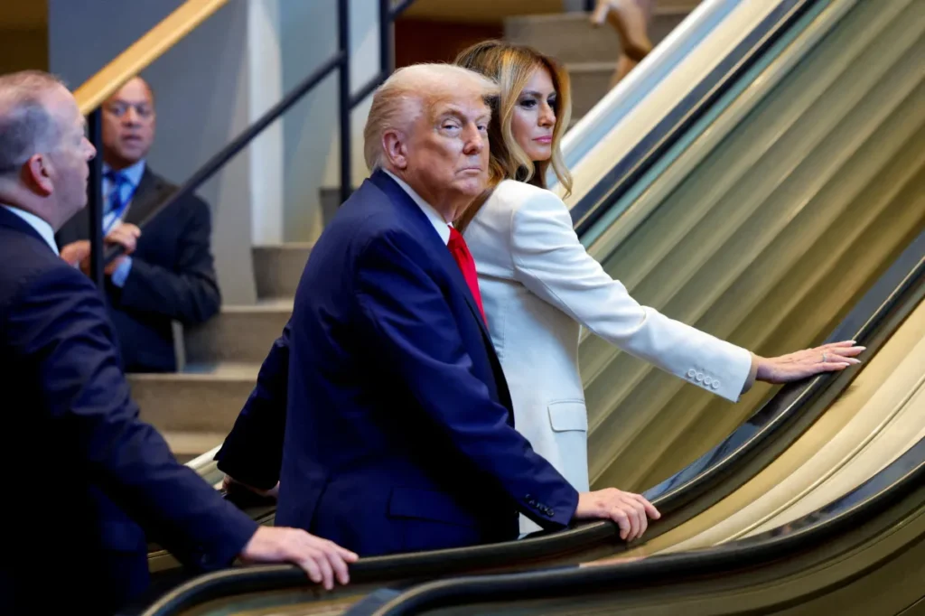 Trump diz que o Serviço Secreto apura “sabotagem” na ONU após falhas em escada, teleprompter e som; ONU fala em mecanismo de segurança.