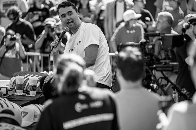 Urgente: morre ativista Charlie Kirk após ser baleado no pescoço