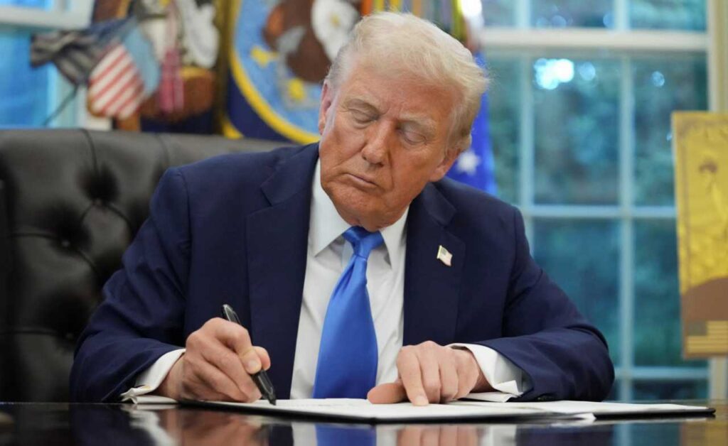 Trump assina decreto de pena de morte