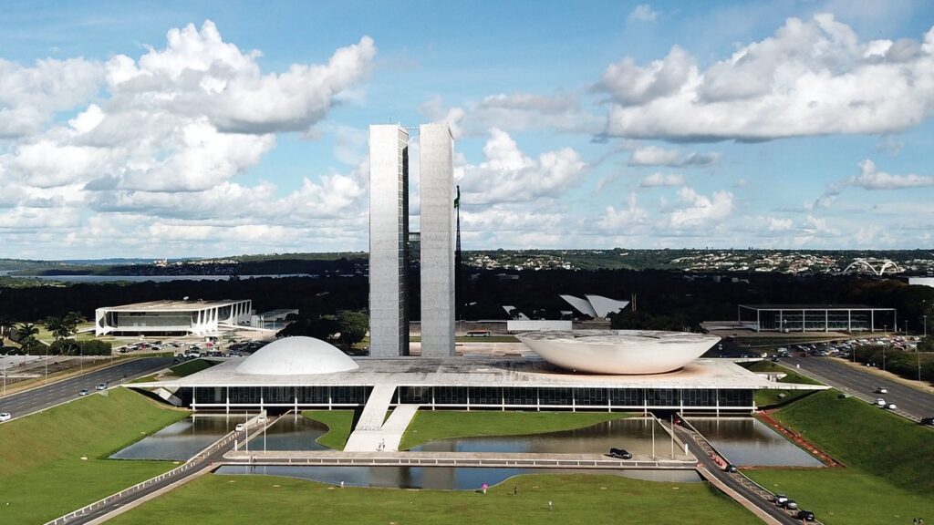 Dino fala sobre PL da Dosimetria no Congresso
