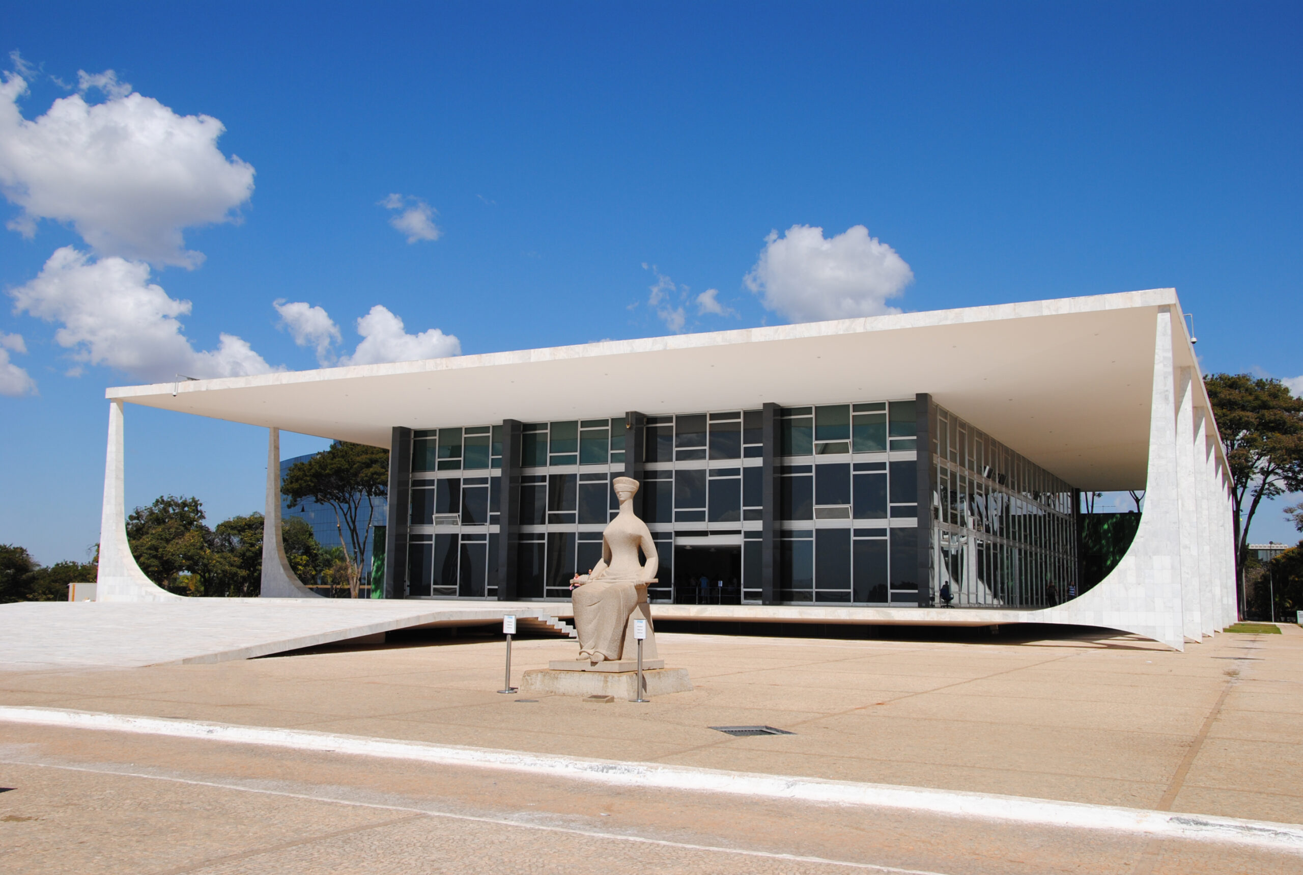STF realiza audiência pública sobre pejotização no Brasil, reunindo especialistas para discutir impactos nas relações trabalhistas e na arrecadação.