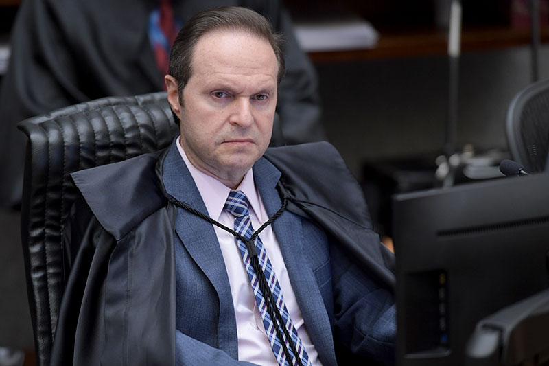 Ministro Joel Ilan Paciornik concede liberdade ao rapper Oruam e se destaca por decisões polêmicas que geram críticas à segurança pública