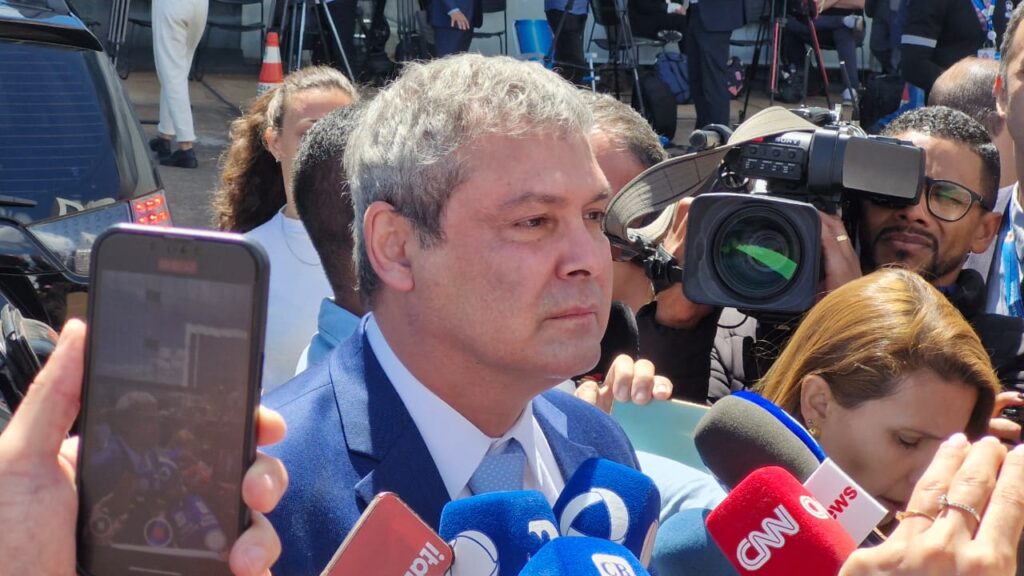 Lindbergh Farias diz que ato pela anistia de Bolsonaro “flopou totalmente” e defende o fim da discussão sobre o tema na Câmara.